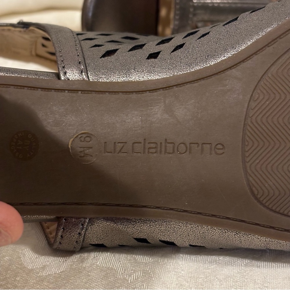 NWOT Liz Claiborne Pewter Sling Back Block Heel, Size 9 - Picture 10 of 12